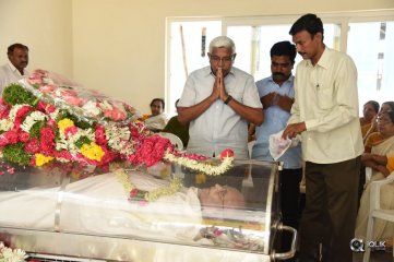 Celebs Pay Condolences to C Narayana Reddy